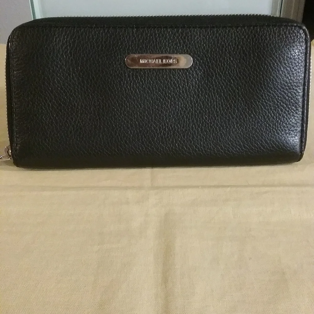 Authentic Michael Kors Zippy Black Wallet